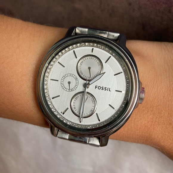 Women’s Fossil Watch Round Silver 38 mm - Picture 2 of 4